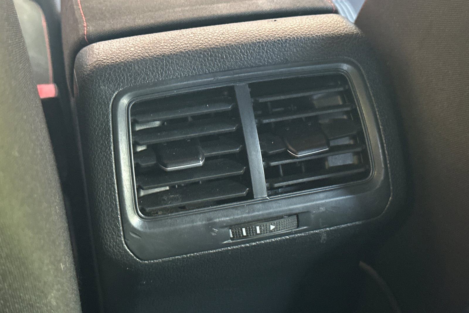 Used 2015 Volkswagen GTI SE FWD image 17