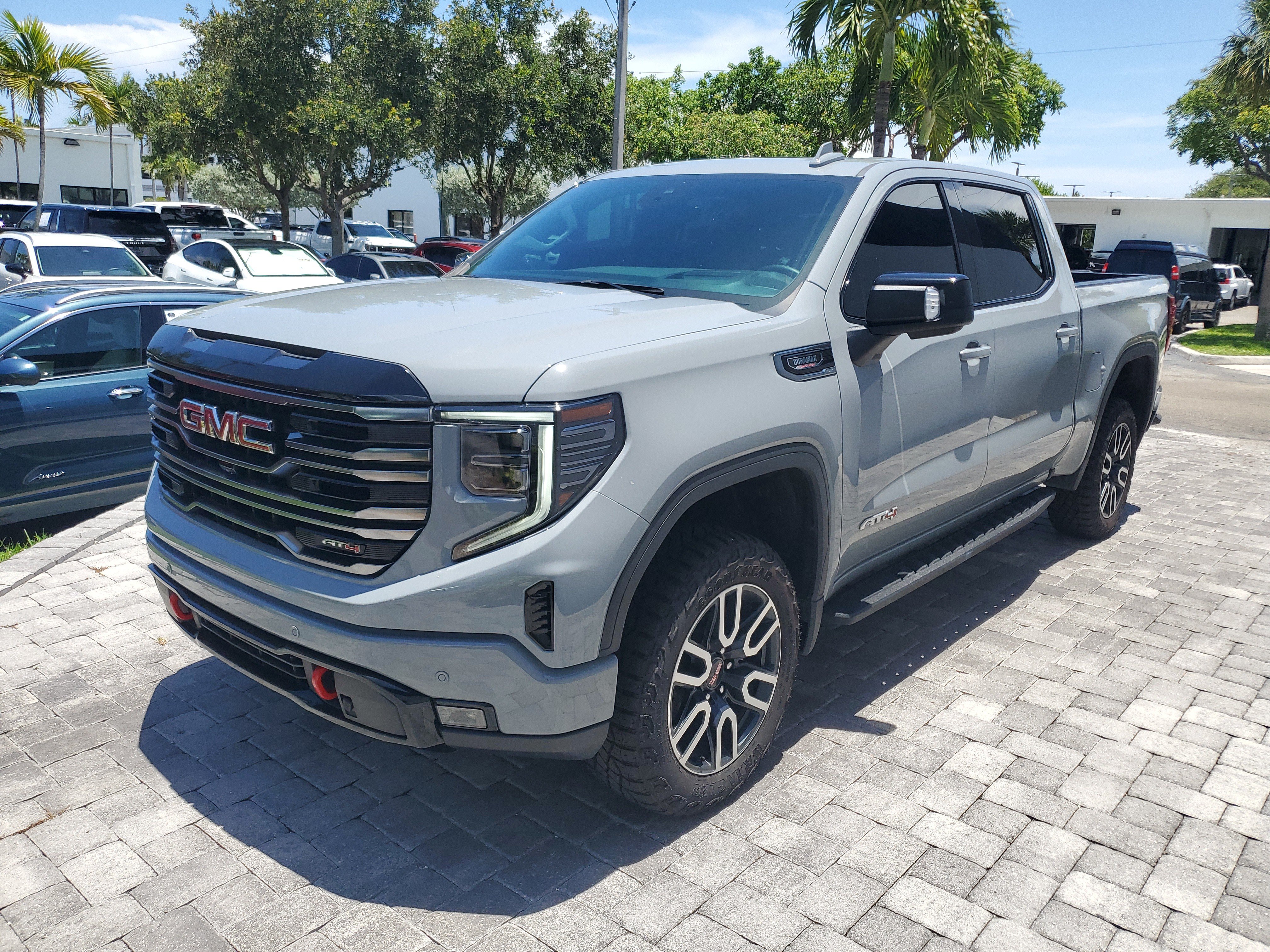 Used 2025 GMC Sierra 1500 AT4 w/ AT4 Premium Package AWD/4WD image 3