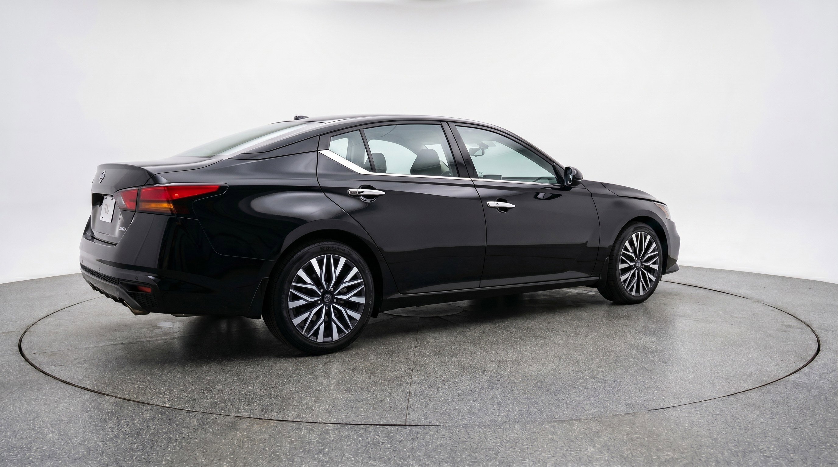 Used 2025 Nissan Altima 2.5 SV FWD image 9