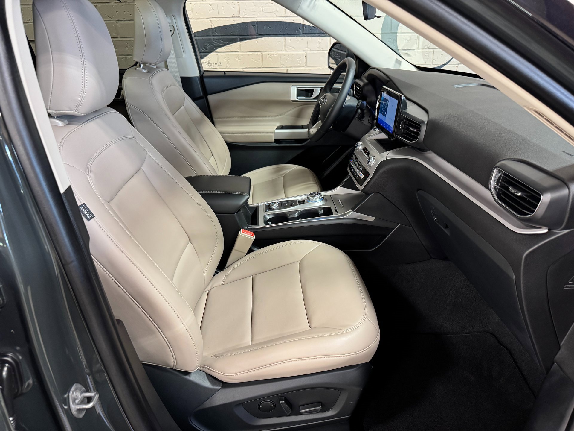 Used 2023 Ford Explorer XLT w/ Equipment Group 202A image 25