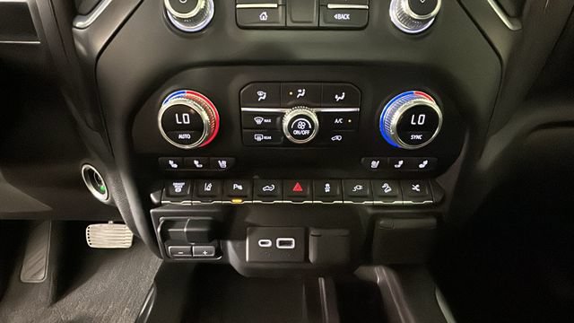 Used 2022 GMC Sierra 3500 AT4 w/ AT4 Premium Plus Package AWD/4WD image 22