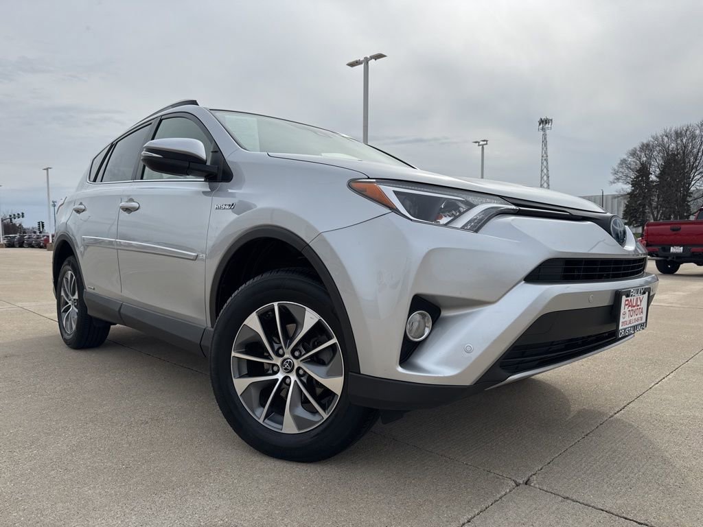 Used 2016 Toyota RAV4 XLE w/ Convenience Package image 2