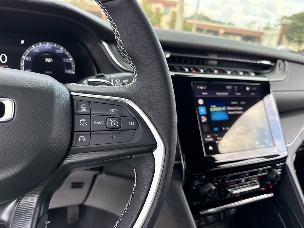 New 2025 Jeep Grand Cherokee Laredo X w/ Luxury Tech Group I image 15