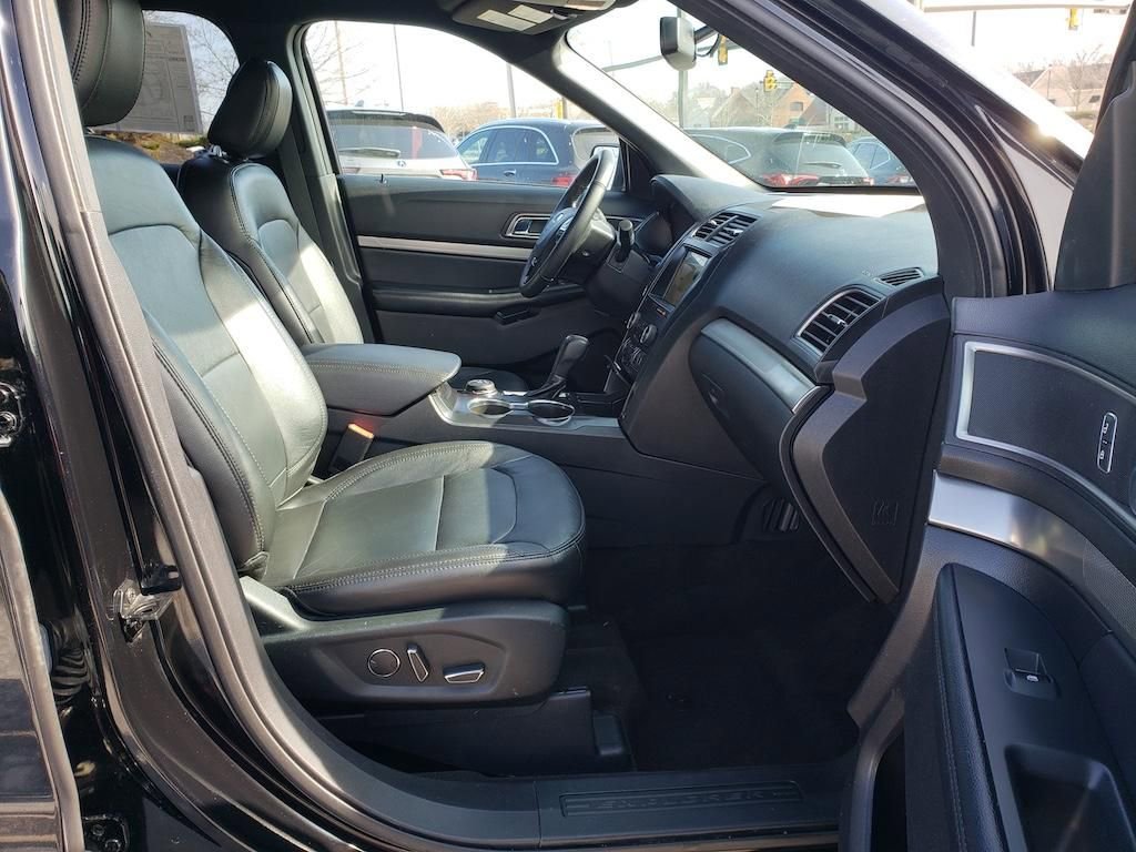 Used 2018 Ford Explorer XLT w/ Equipment Group 202A image 24
