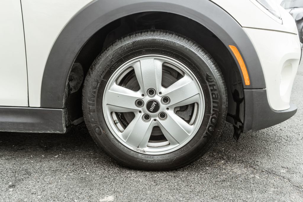 Used 2020 MINI Cooper 2-Door Hardtop image 4