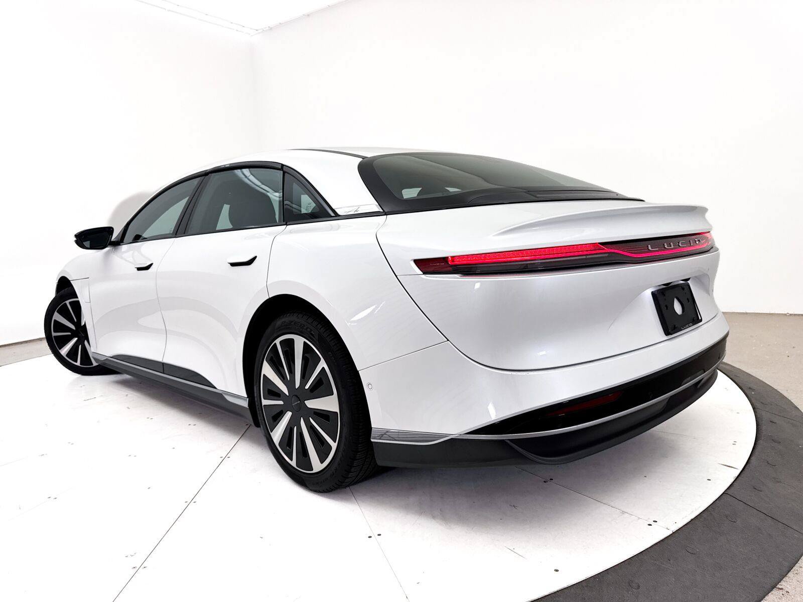 Used 2024 Lucid Air Pure RWD image 2