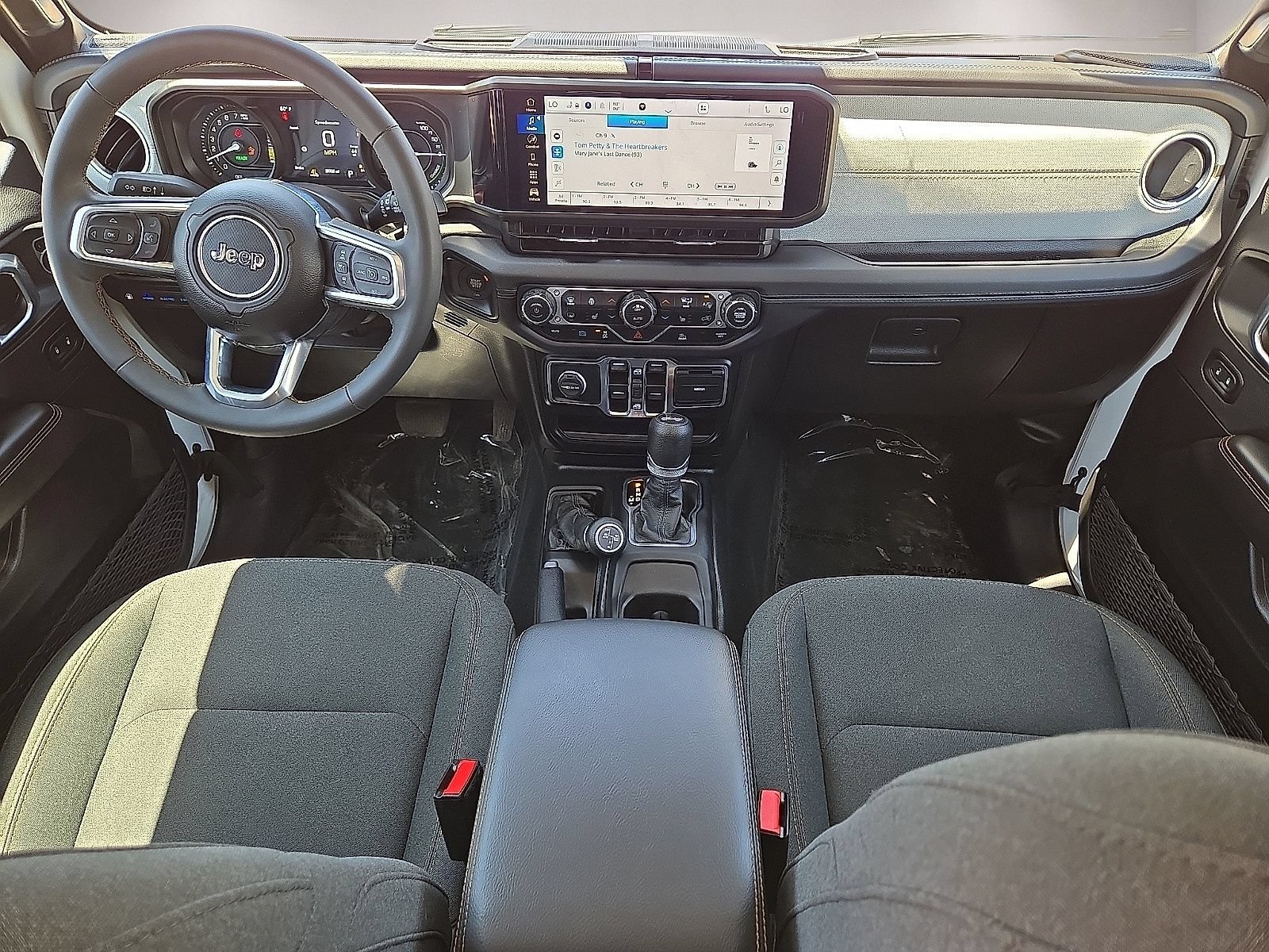 Used 2024 Jeep Wrangler Unlimited Sahara AWD/4WD image 17