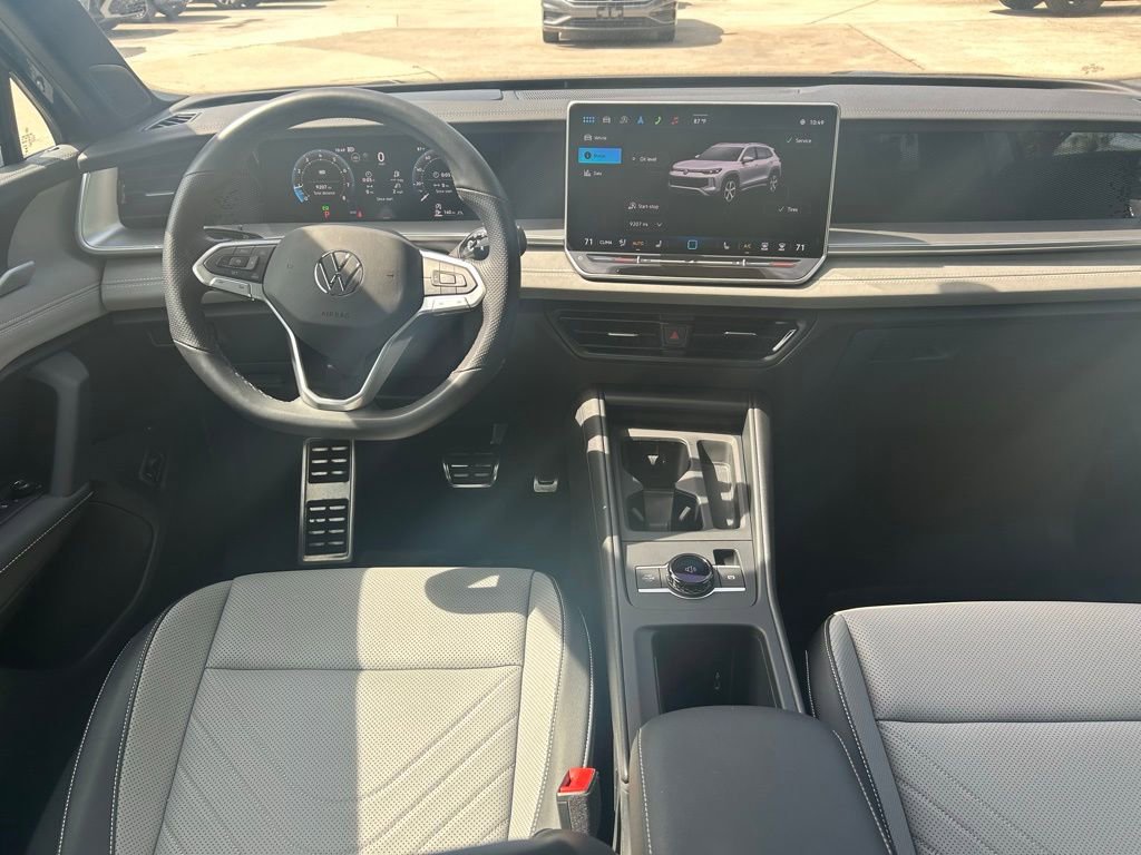 Certified 2025 Volkswagen Tiguan SE R-Line AWD/4WD image 9
