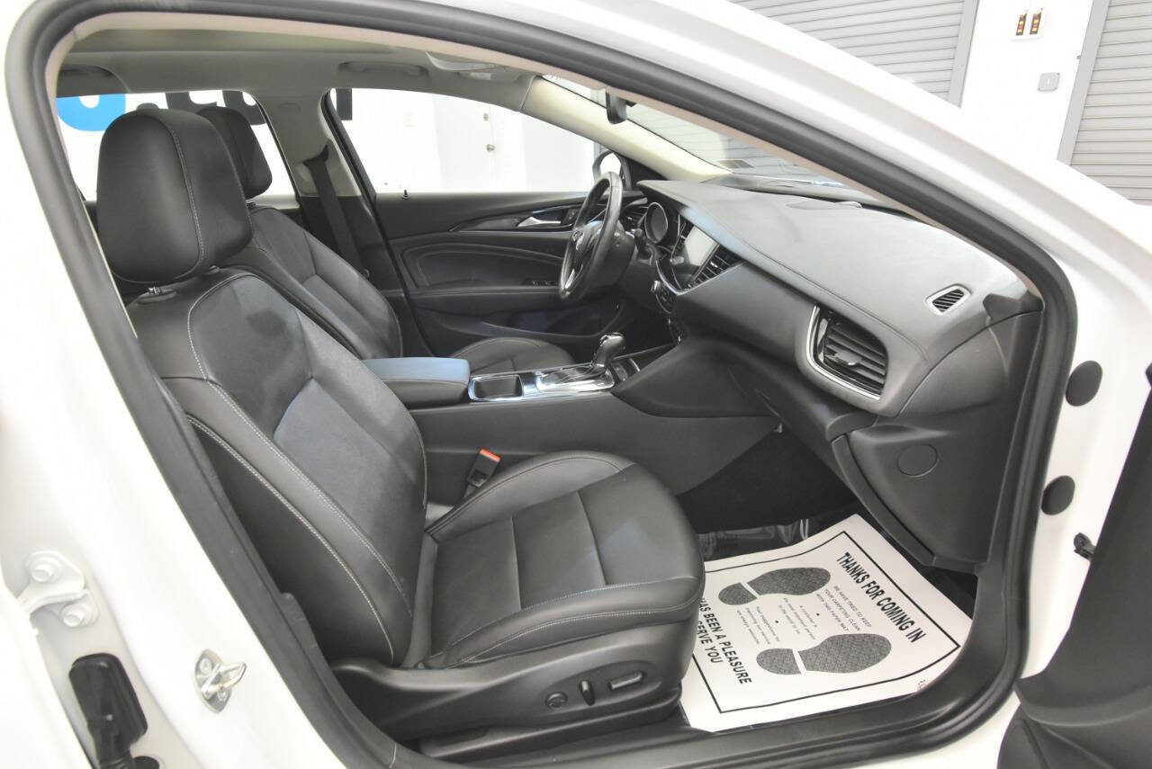 Used 2018 Buick Regal Essence w/ Driver Confidence Package #1 AWD/4WD image 19