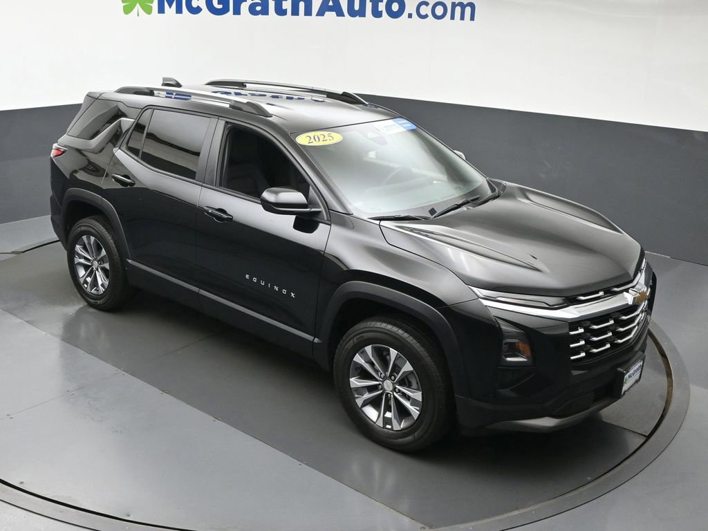 Used 2025 Chevrolet Equinox LT w/ Convenience Package II FWD image 3
