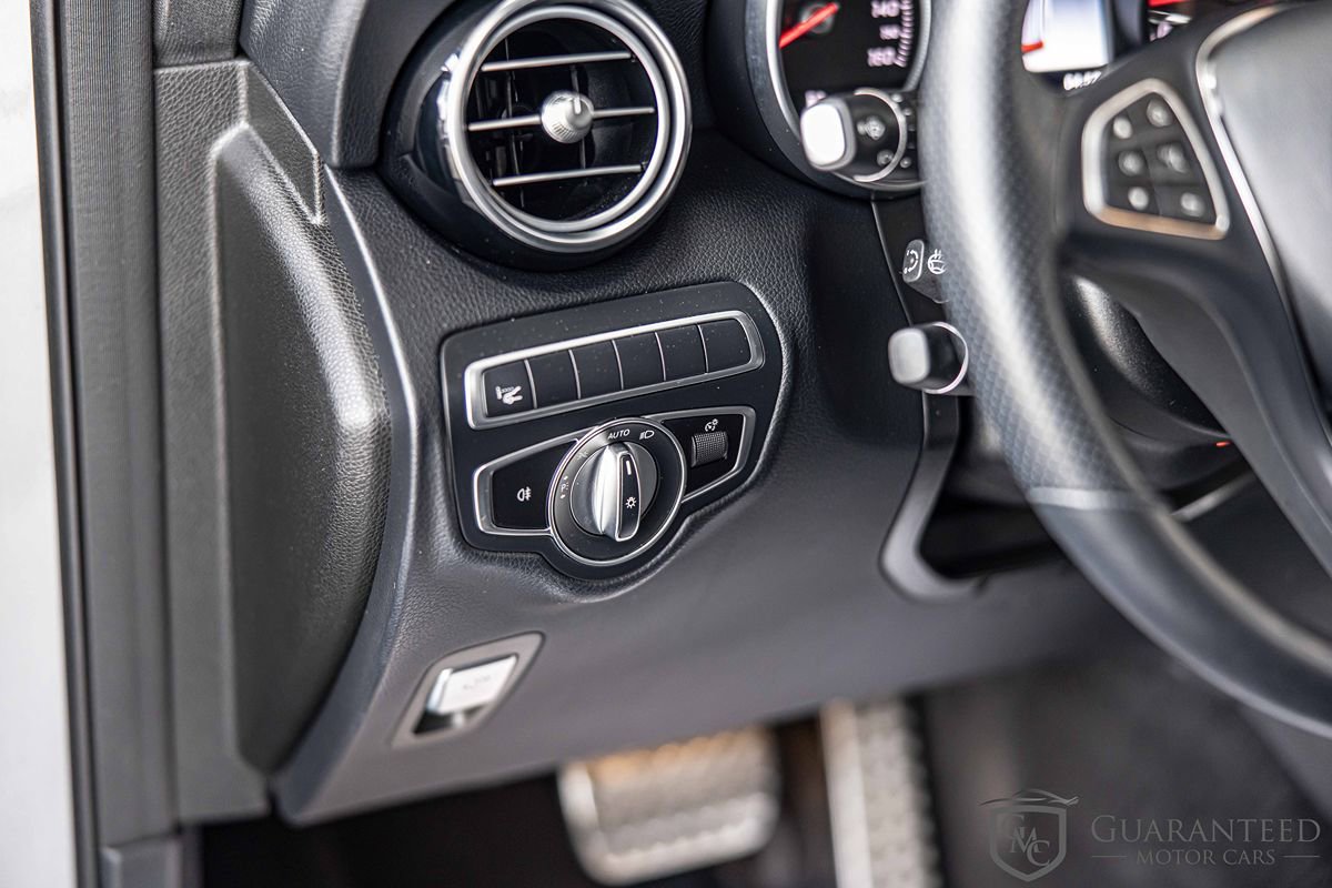 Used 2019 Mercedes-Benz GLC 300 4MATIC w/ Multimedia Package image 22