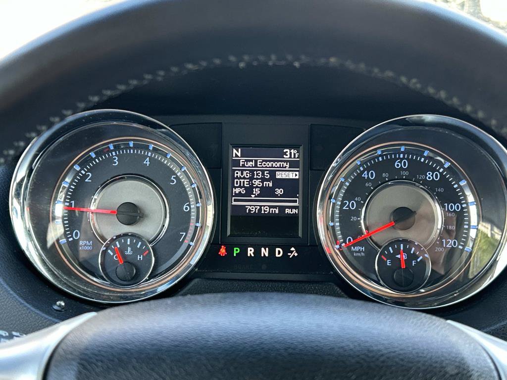 Used 2015 Chrysler Town & Country Touring FWD image 26
