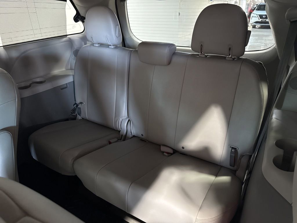 Used 2012 Toyota Sienna XLE w/ Premium Pkg AWD/4WD image 38