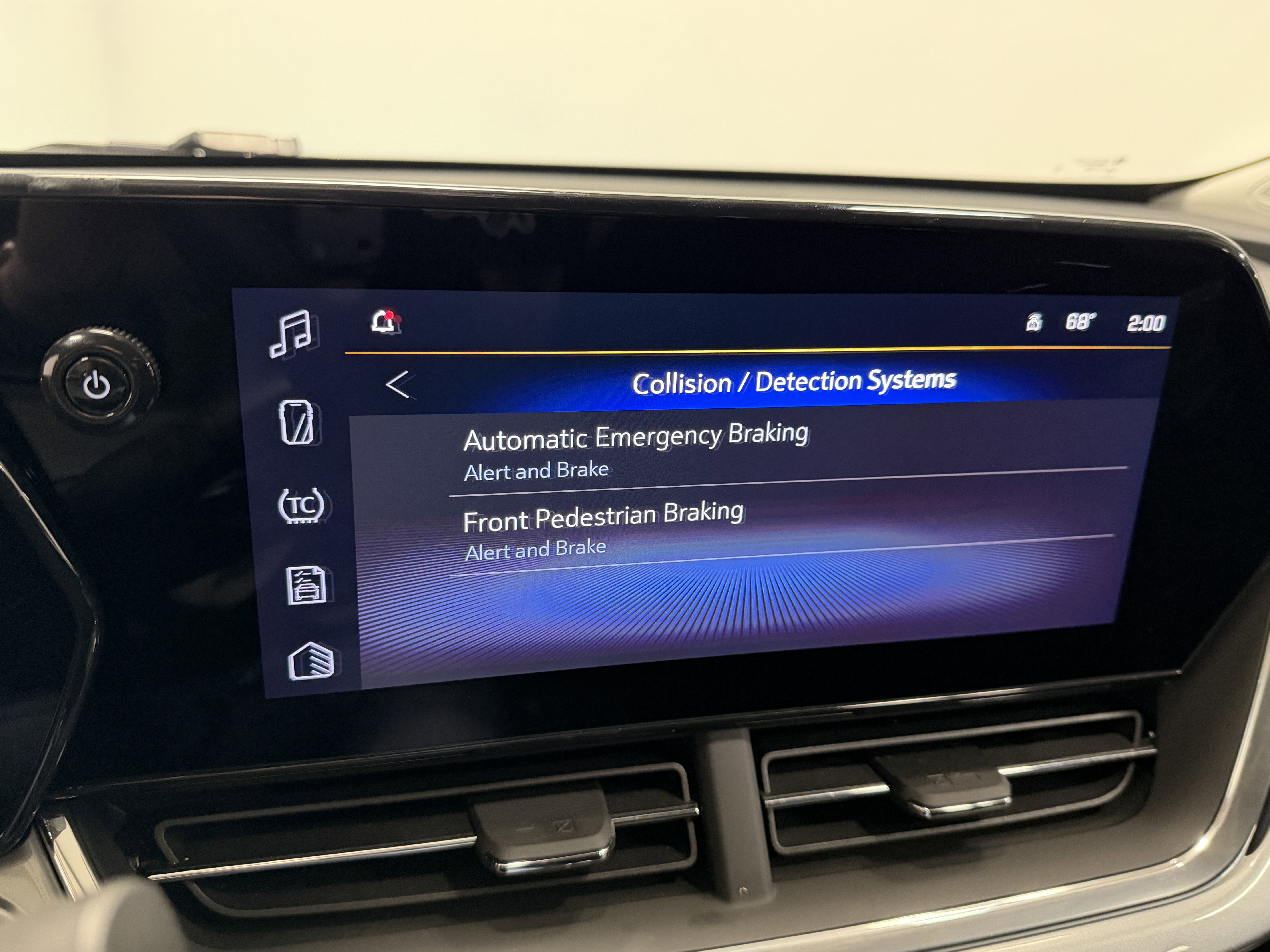 Used 2024 Chevrolet Trax LT w/ LT Convenience Package image 11