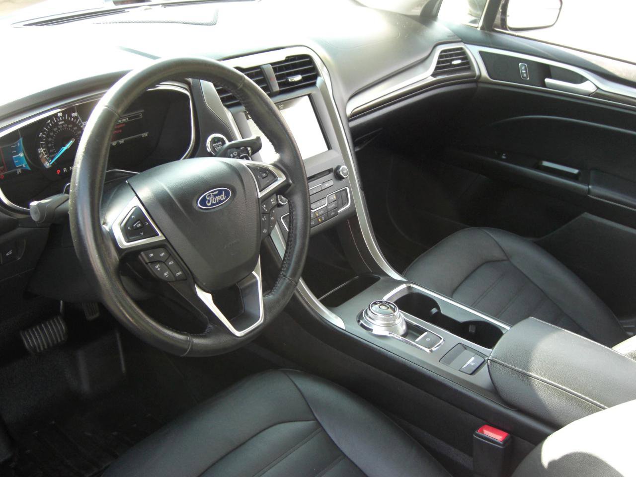 Used 2017 Ford Fusion SE w/ Fusion SE Technology Package FWD image 6