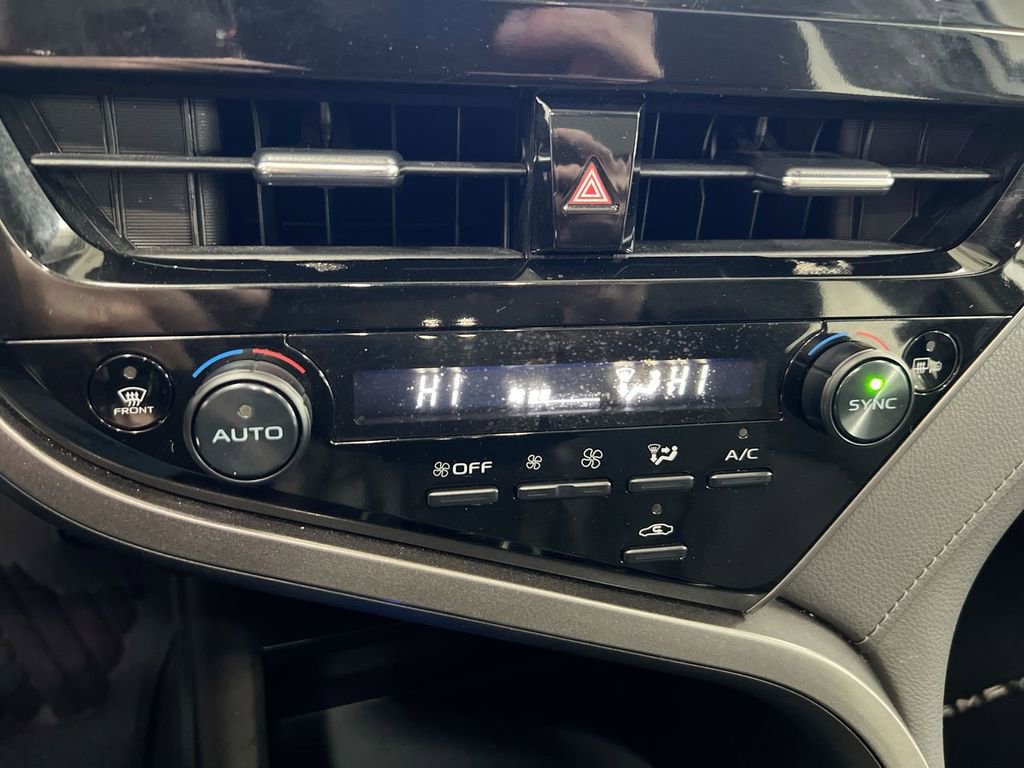 Used 2024 Toyota Camry XLE w/ Navigation Package image 17