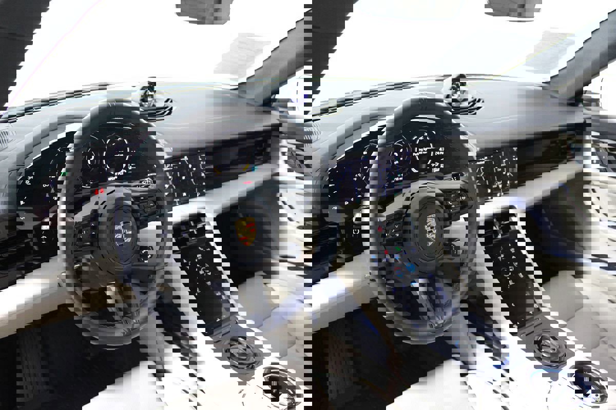 Used 2022 Porsche Taycan image 7