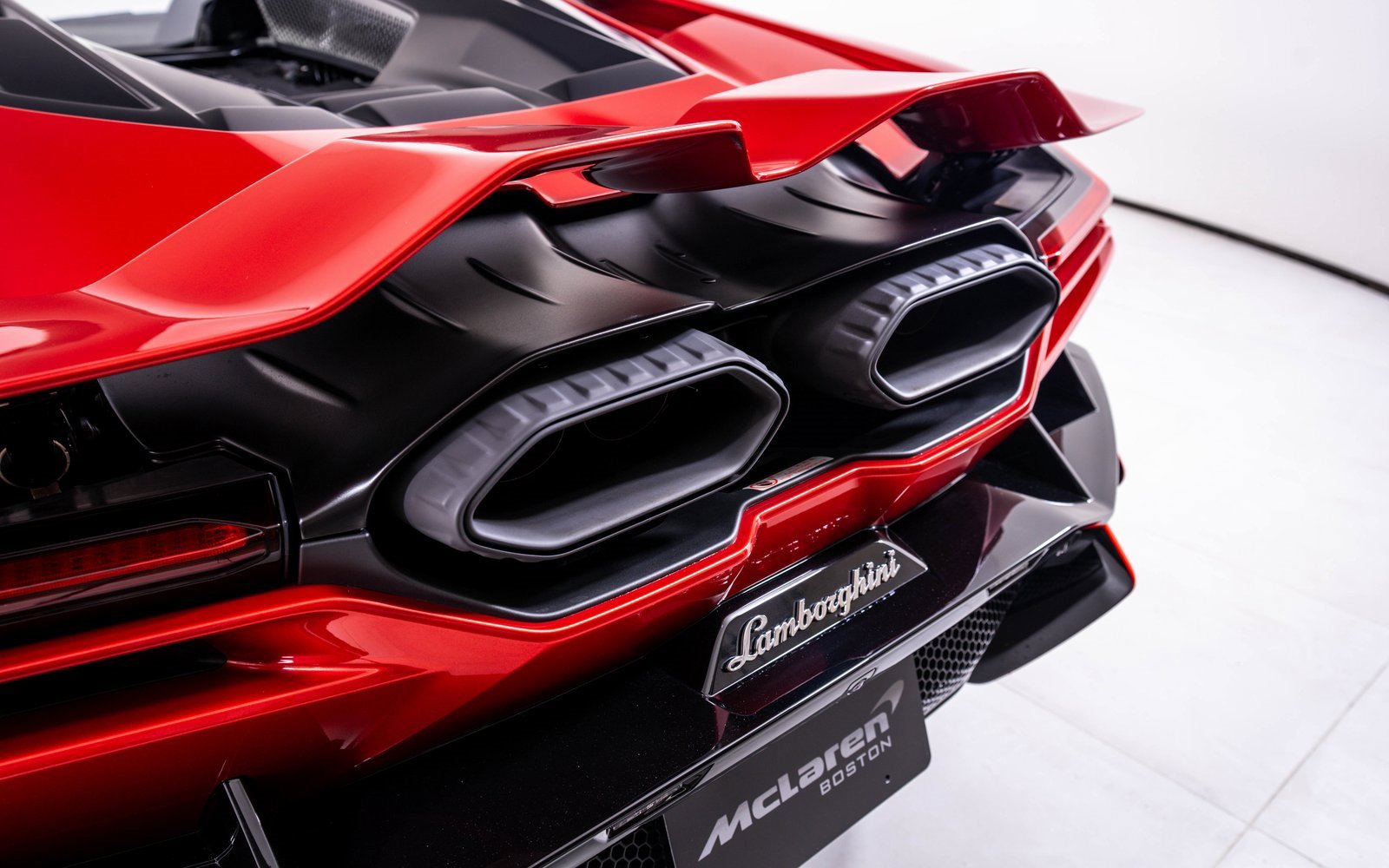 Used 2024 Lamborghini Revuelto image 13