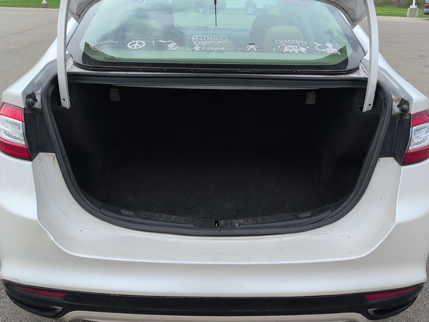 Used 2014 Ford Fusion SE w/ Equipment Group 202A FWD image 6