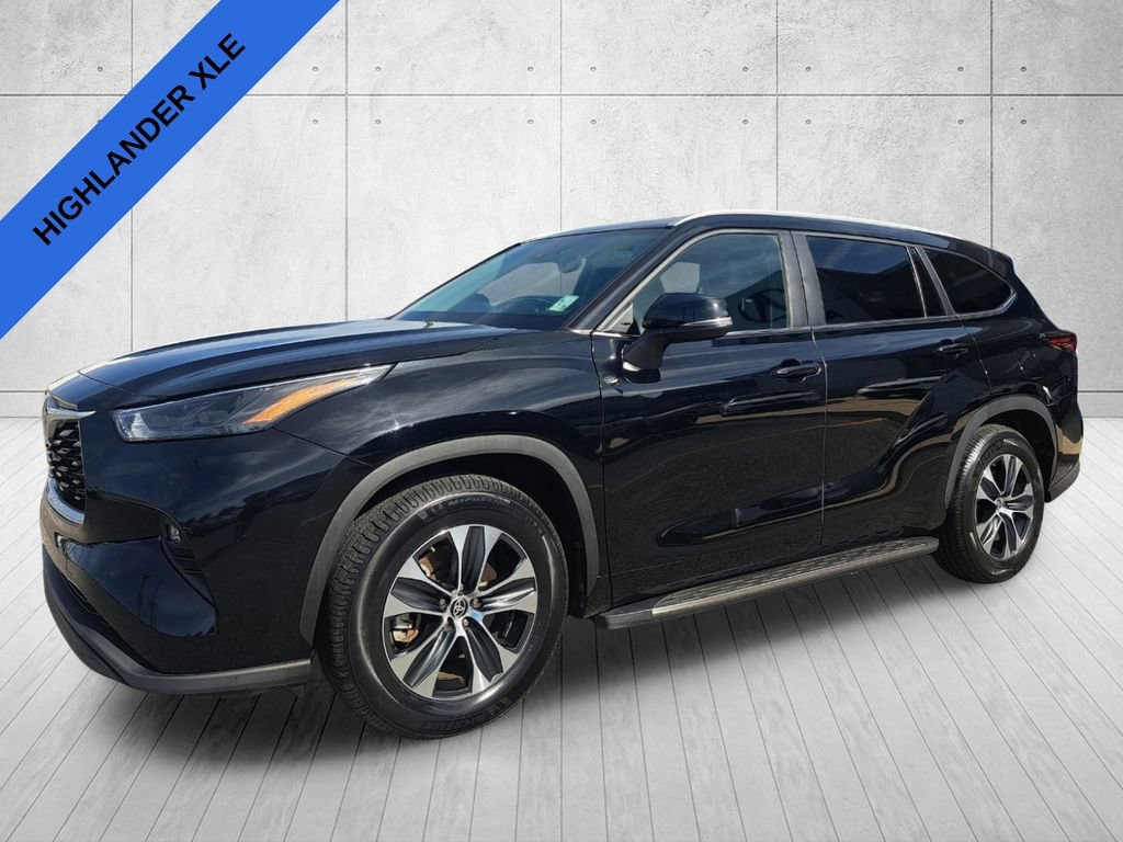 Used 2024 Toyota Highlander XLE FWD image 1