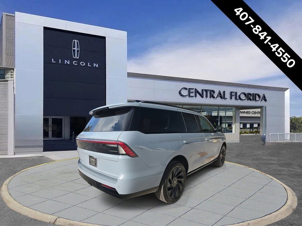 New 2026 Lincoln Navigator Reserve w/ Jet Appearance Package AWD/4WD image 3
