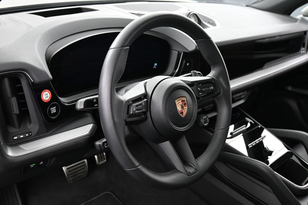 Certified 2025 Porsche Cayenne S AWD/4WD image 17