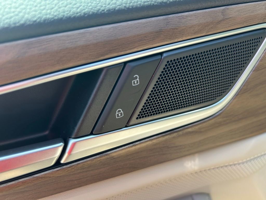 Used 2025 Volkswagen Atlas SE w/ Panoramic Sunroof Package image 49