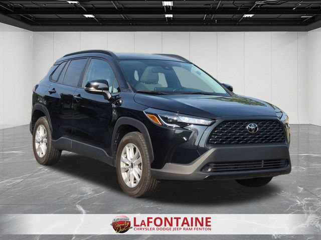 Used 2022 Toyota Corolla Cross LE w/ Moonroof Package AWD/4WD image 7