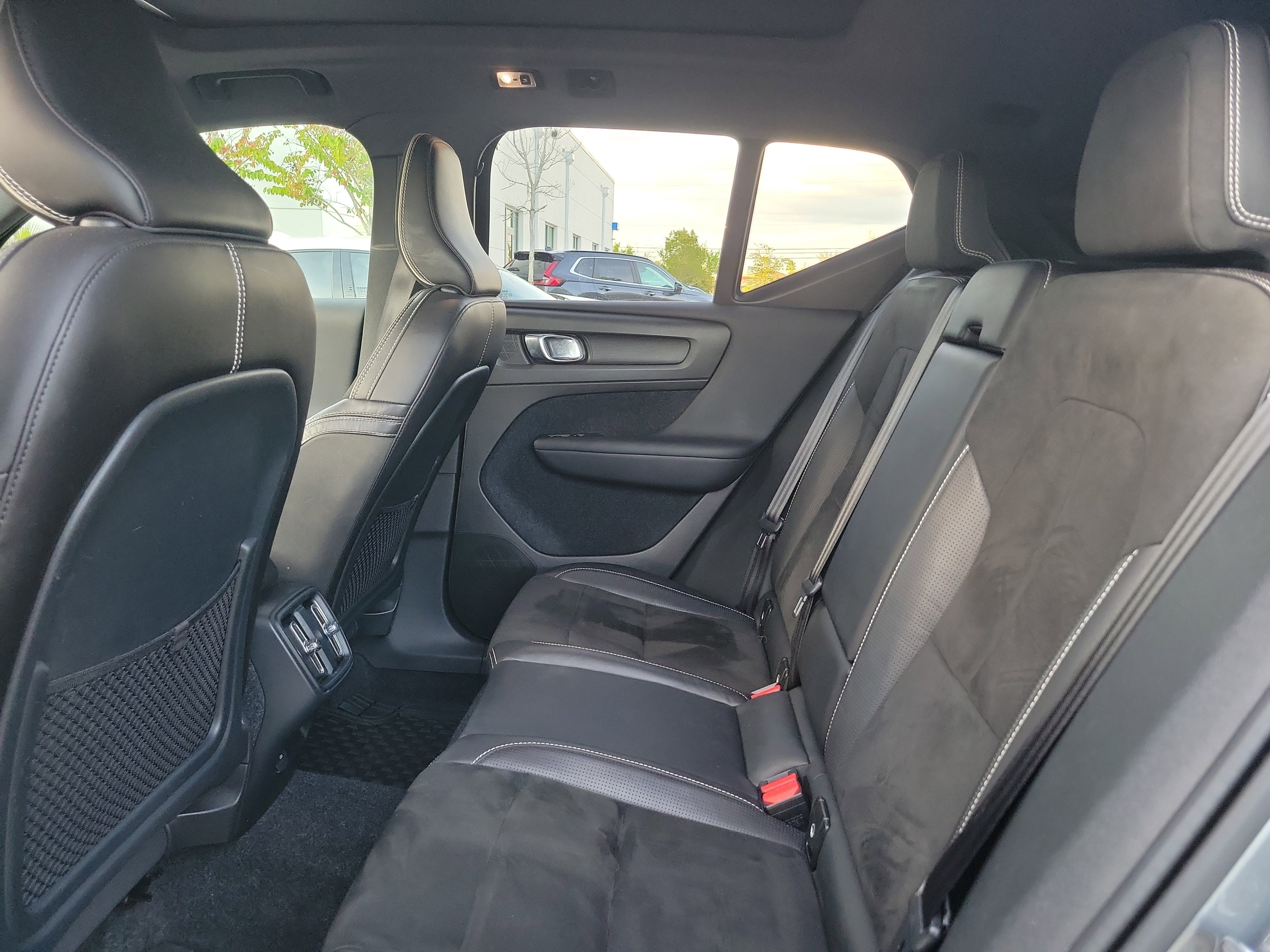 Used 2019 Volvo XC40 T5 R-Design image 15