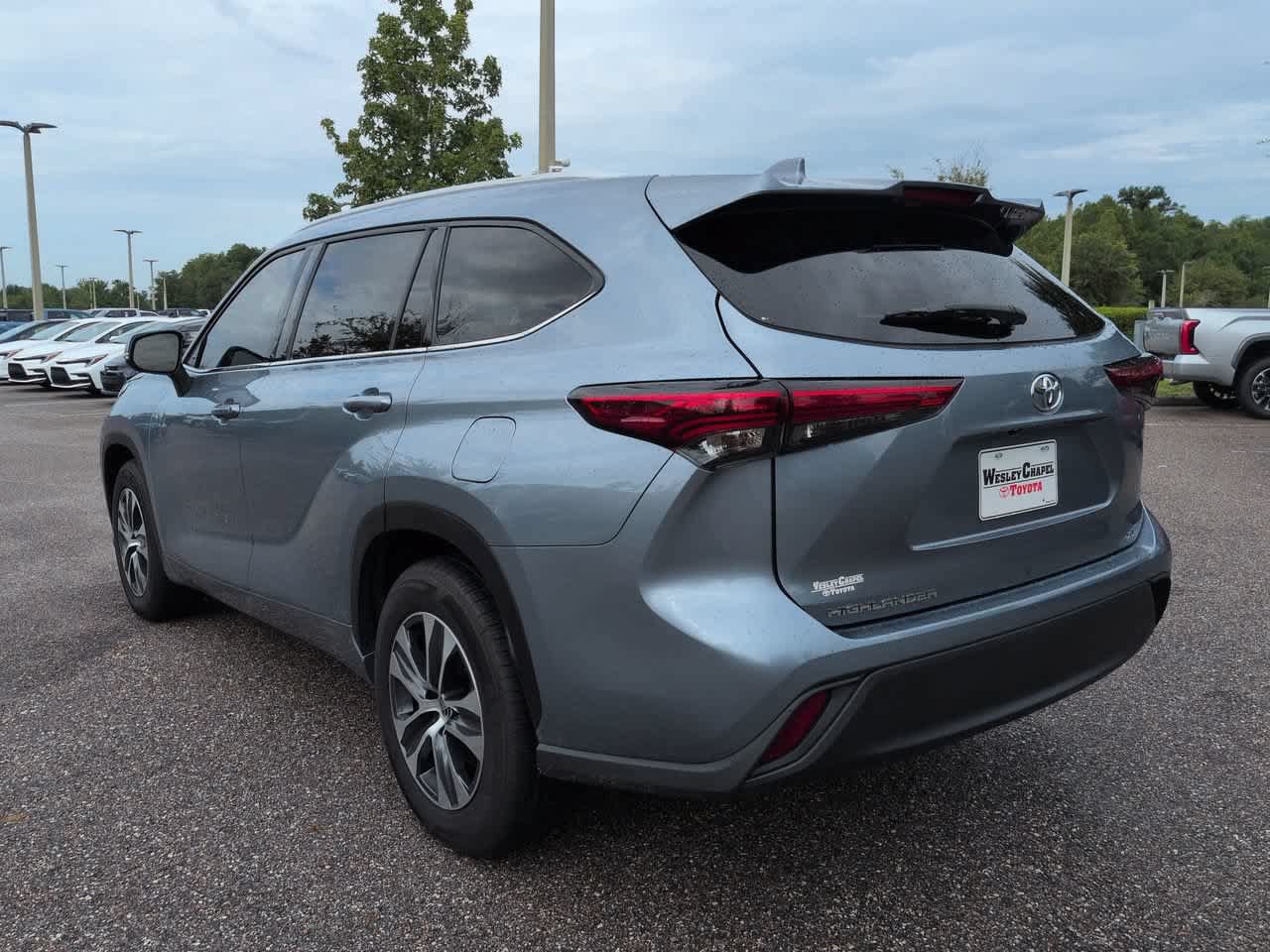 Used 2022 Toyota Highlander XLE FWD image 4