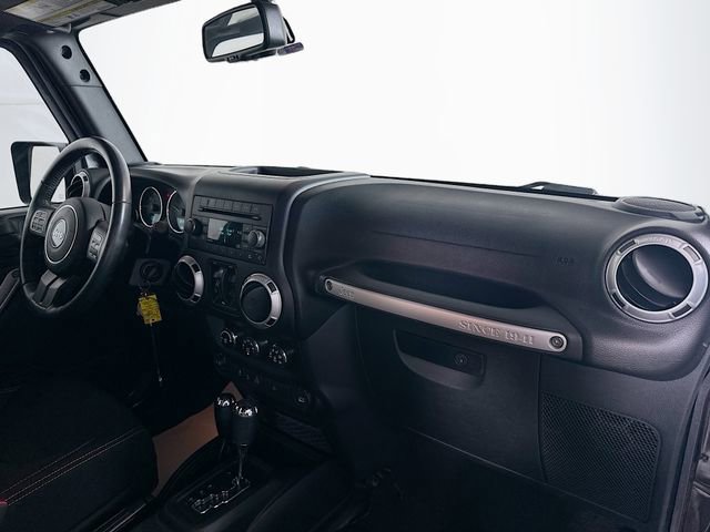 Used 2016 Jeep Wrangler Unlimited Sahara w/ Connectivity Group image 26