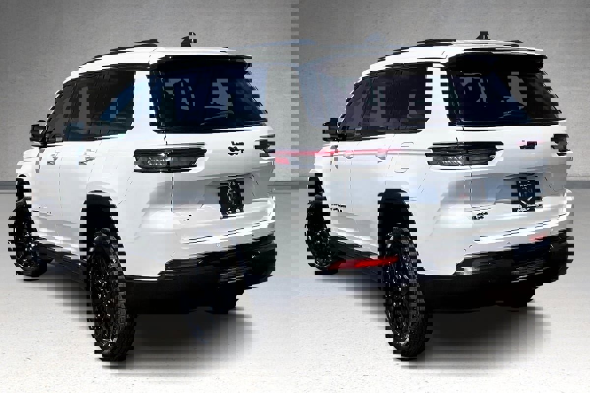 Used 2024 Jeep Grand Cherokee L Laredo image 31