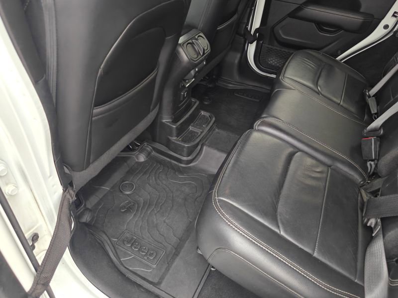 Used 2019 Jeep Wrangler Unlimited Sahara image 15