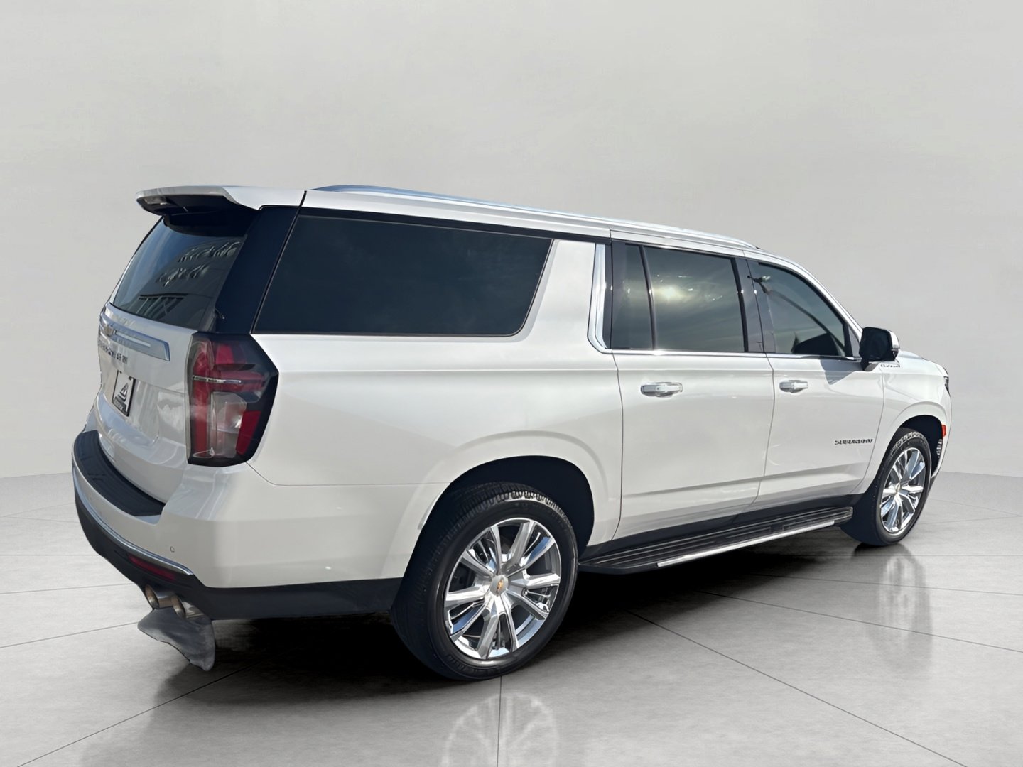 Used 2023 Chevrolet Suburban High Country AWD/4WD image 4