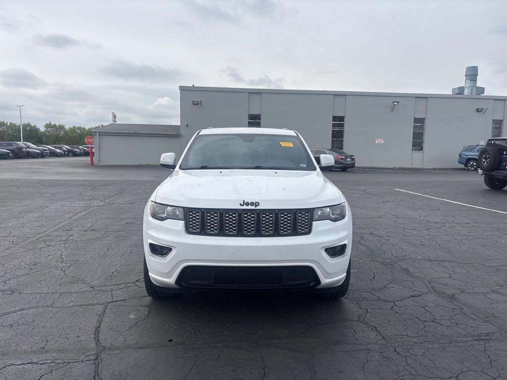 Used 2018 Jeep Grand Cherokee Altitude AWD/4WD image 3
