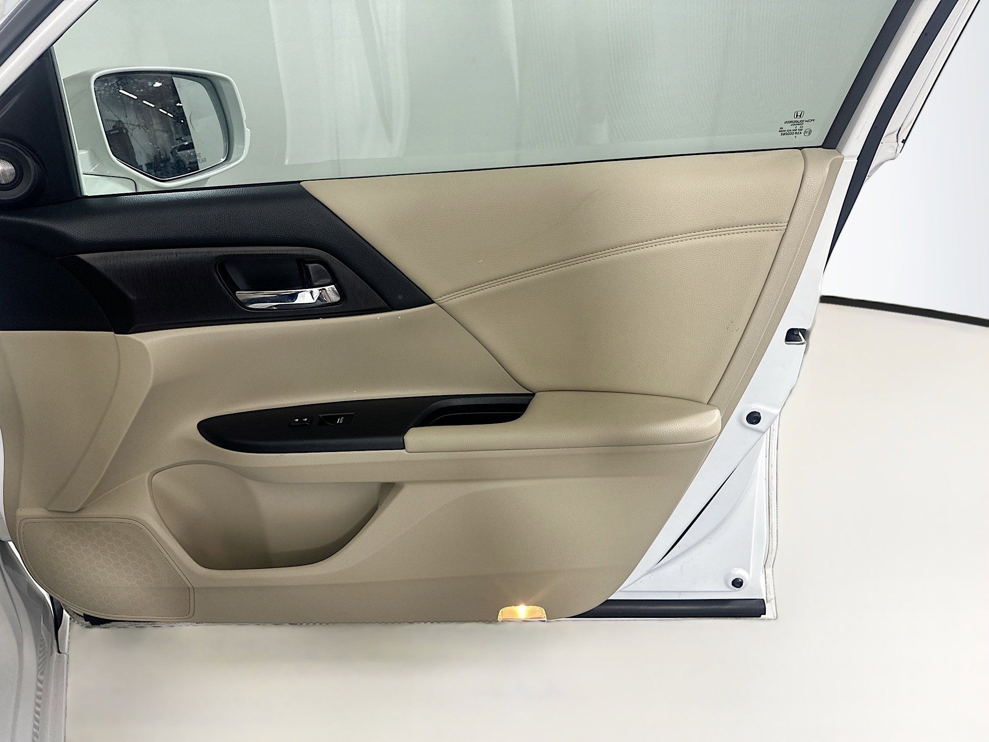 Used 2015 Honda Accord Touring image 31