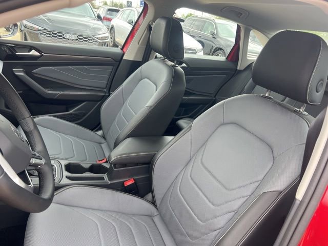 Used 2025 Volkswagen Jetta SEL image 7