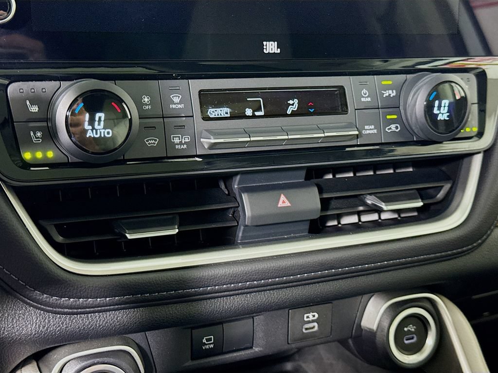 Used 2024 Toyota Grand Highlander AWD image 8