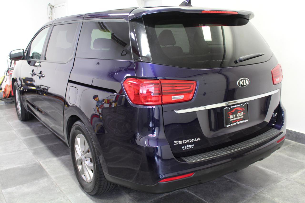 Used 2019 Kia Sedona LX image 4