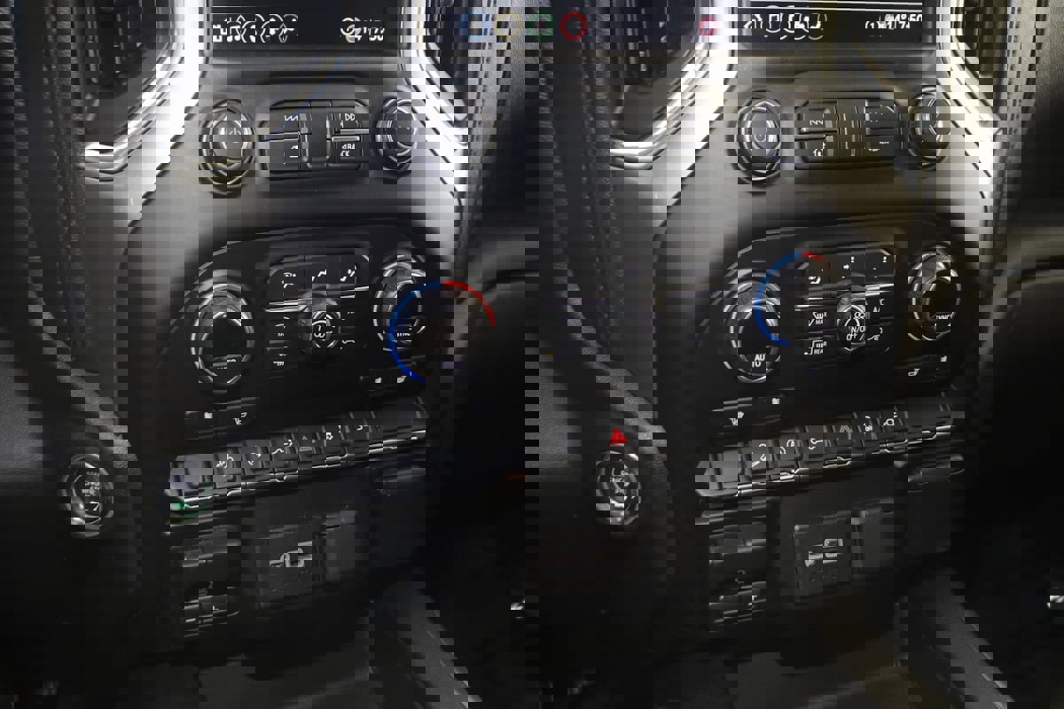 Used 2020 Chevrolet Silverado 1500 LT Trail Boss image 25