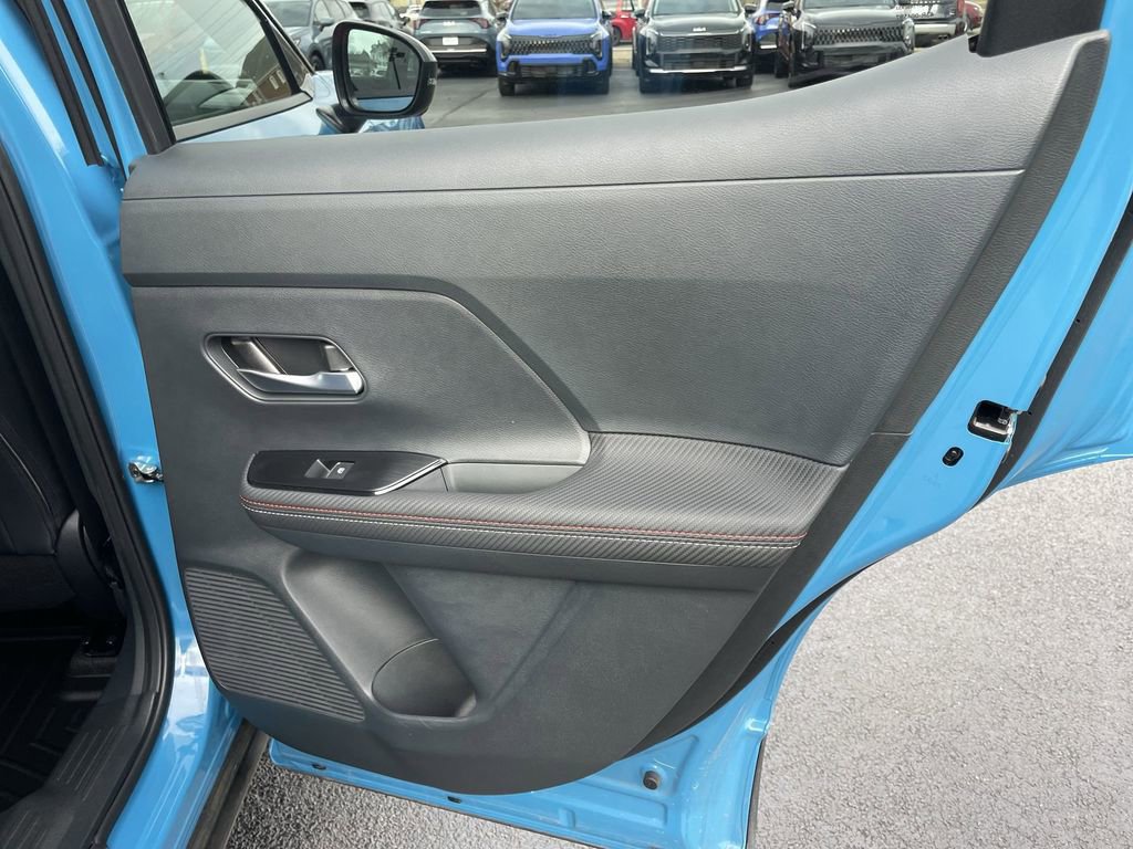 Used 2025 Nissan Kicks SR image 22