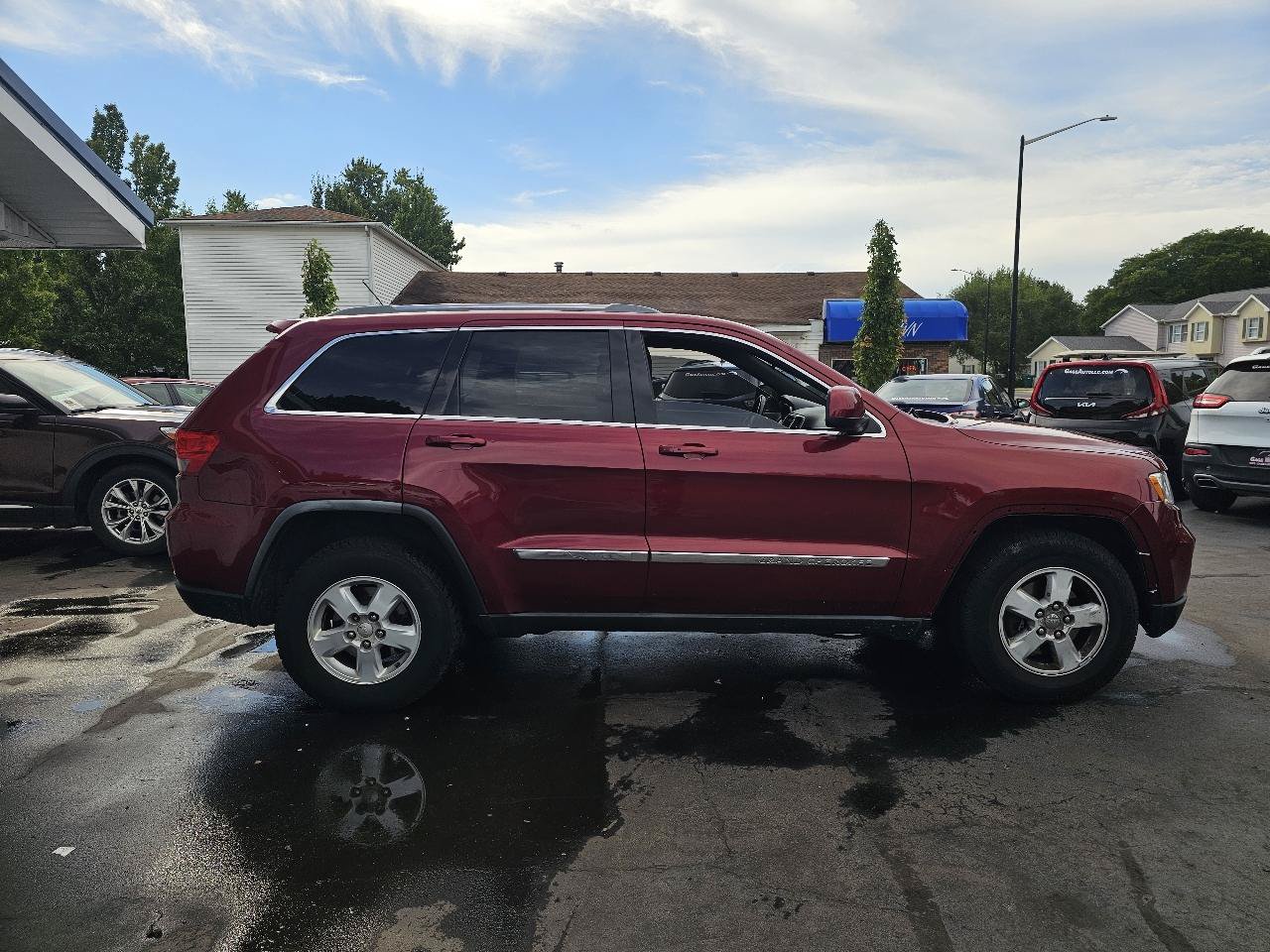 Used 2012 Jeep Grand Cherokee Laredo w/ Laredo E Group AWD/4WD image 13