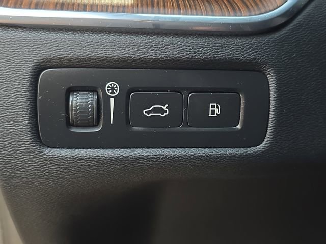 Used 2022 Volvo XC60 T8 Inscription Expression w/ Advanced Package image 26