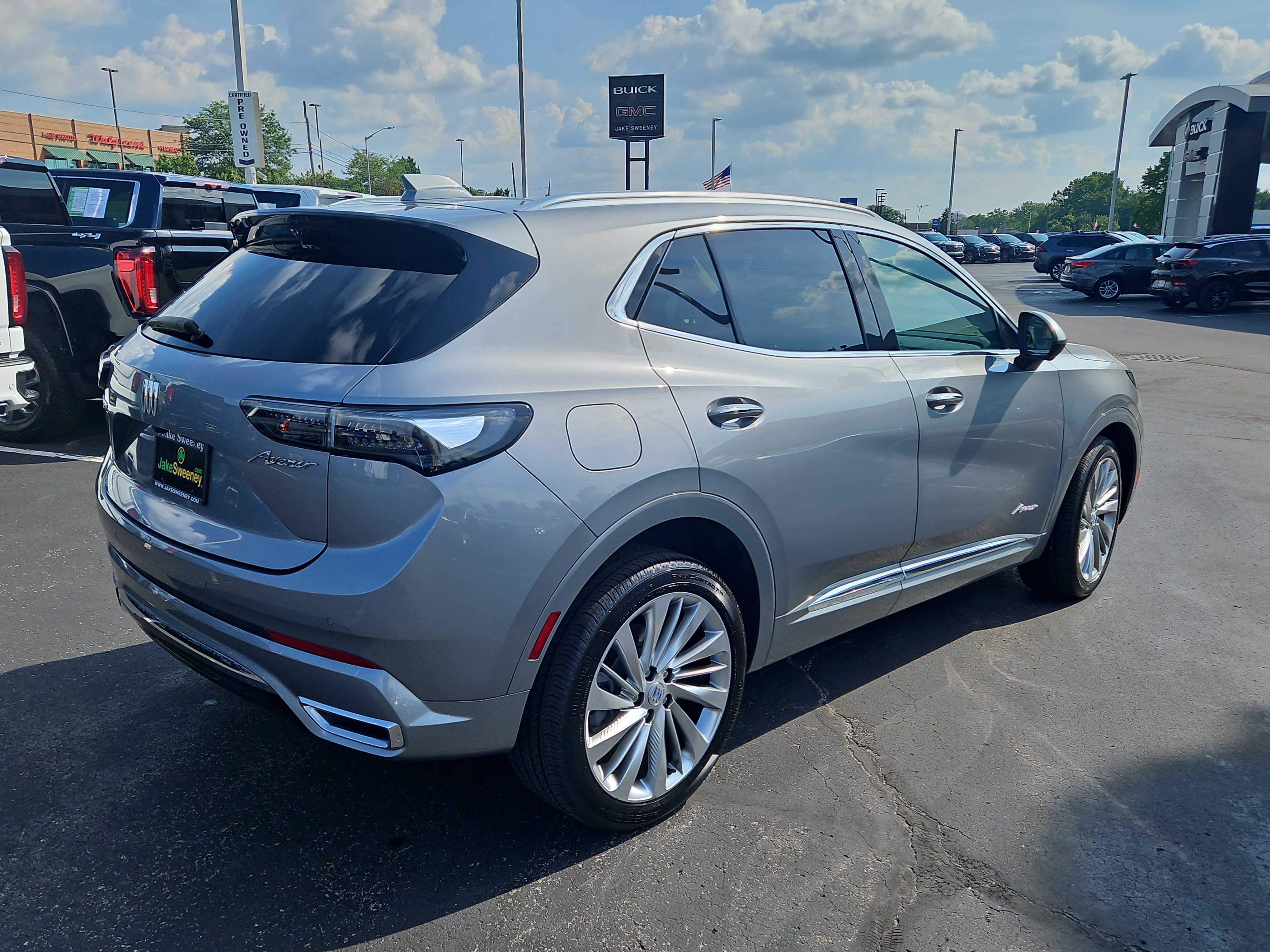 Used 2025 Buick Envision Avenir AWD/4WD image 4