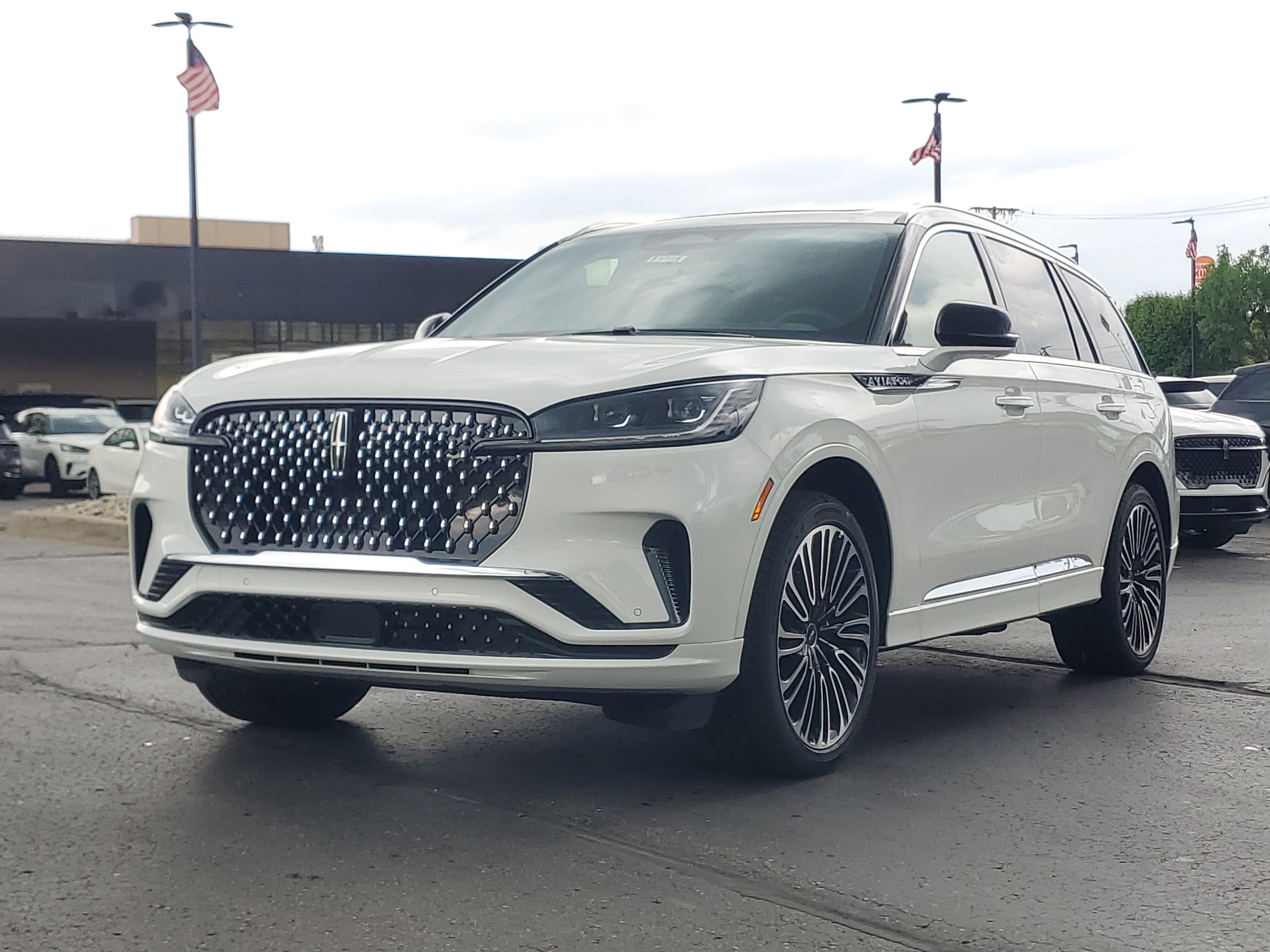 New 2026 Lincoln Aviator Black Label AWD/4WD image 2