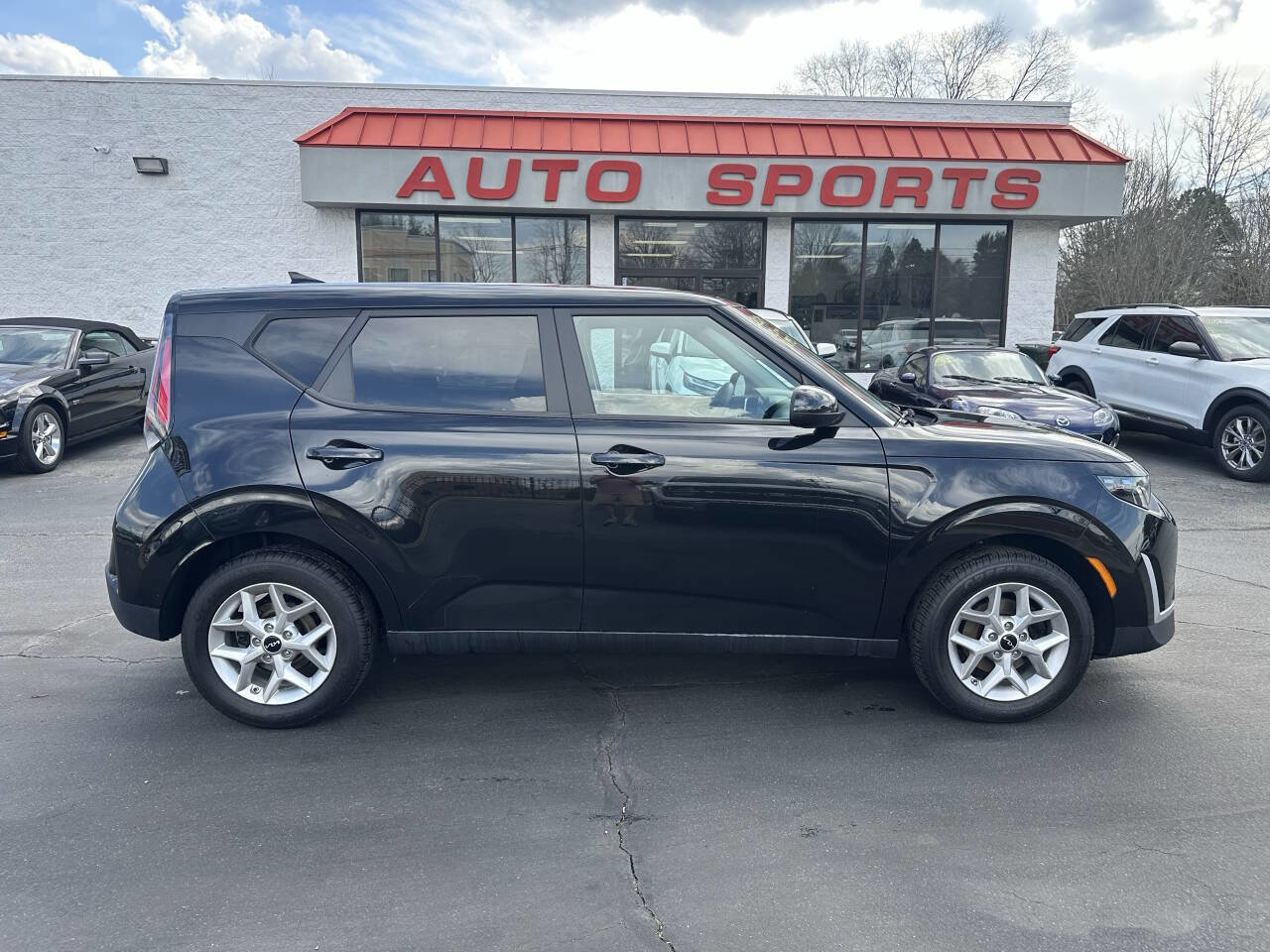 Used 2024 Kia Soul LX w/ Option Group 015 image 4