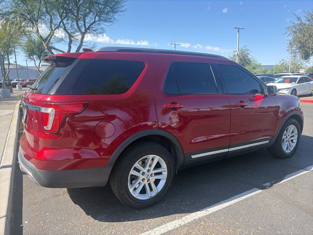 Used 2017 Ford Explorer XLT w/ Equipment Group 201A FWD image 4