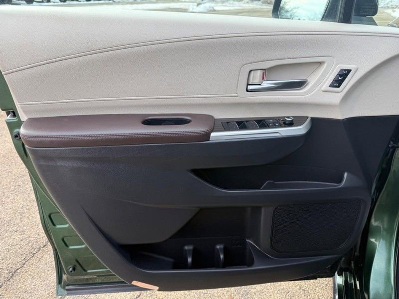 Used 2022 Toyota Sienna Platinum image 20