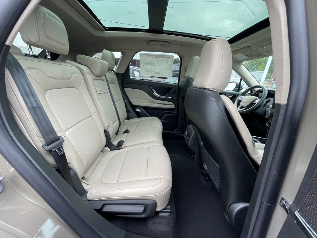 New 2025 Lincoln Corsair Reserve image 24