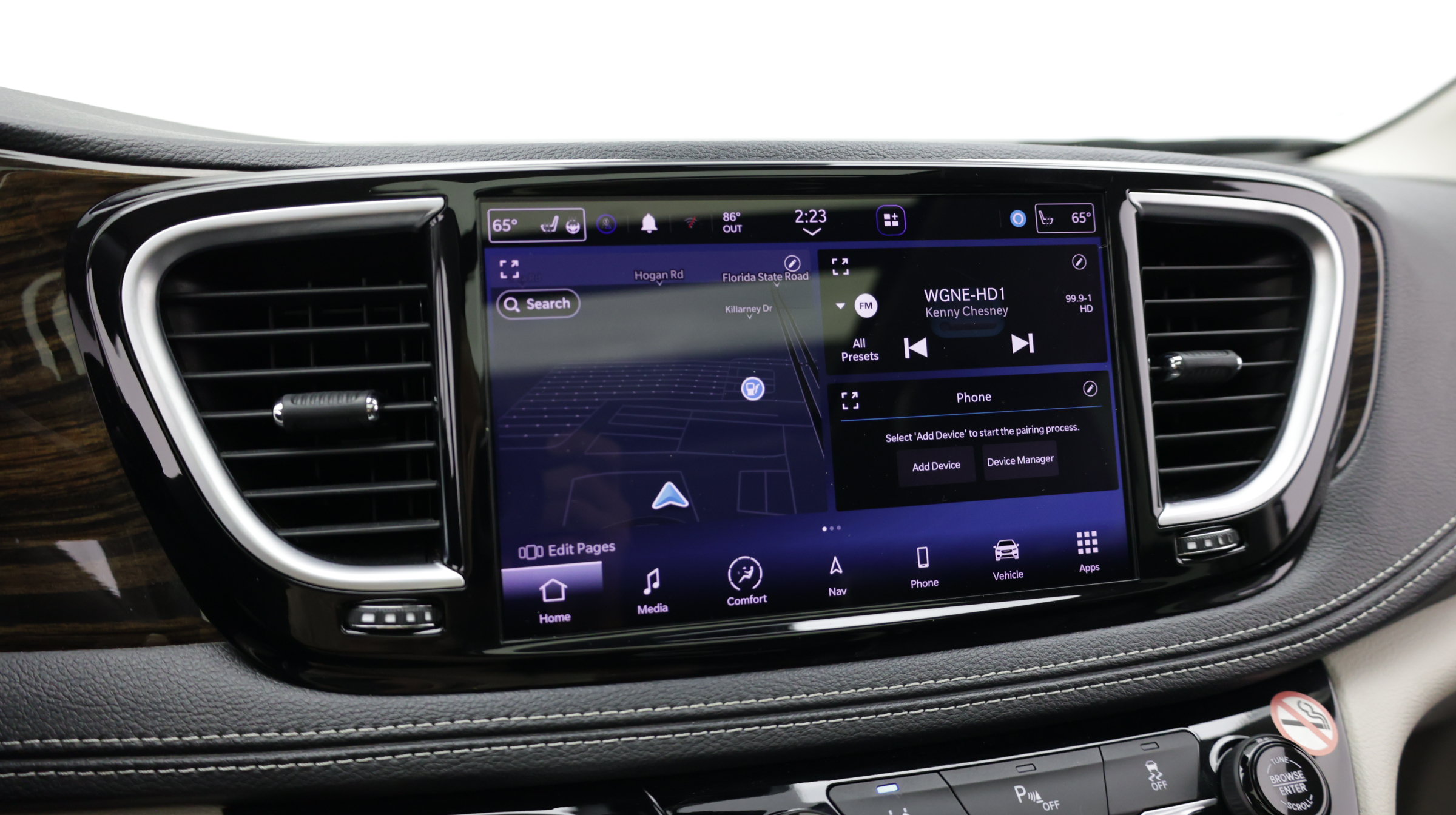 Used 2023 Chrysler Pacifica Limited FWD image 4